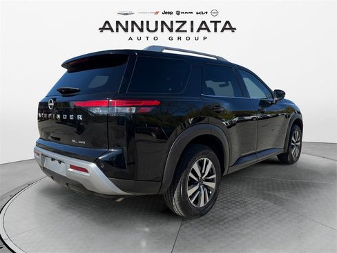 Certified 2025 Nissan Pathfinder SL image 5