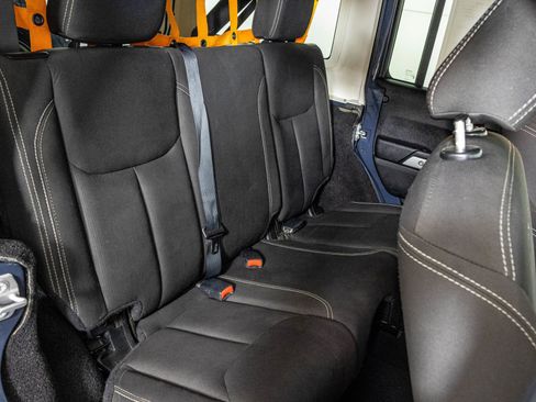 Used 2016 Jeep Wrangler Unlimited Rubicon w/ Connectivity Group image 37