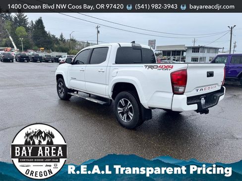 Used 2017 Toyota Tacoma 4x4 Double Cab image 8