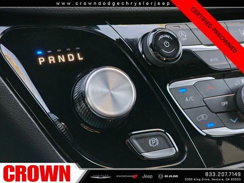 Certified 2025 Chrysler Pacifica Select image 28