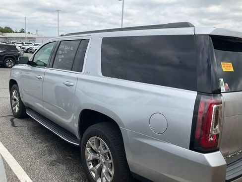 Used 2017 GMC Yukon XL SLT w/ Open Road Package AWD/4WD image 4