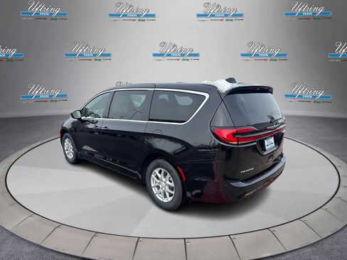 New 2026 Chrysler Pacifica Select image 5