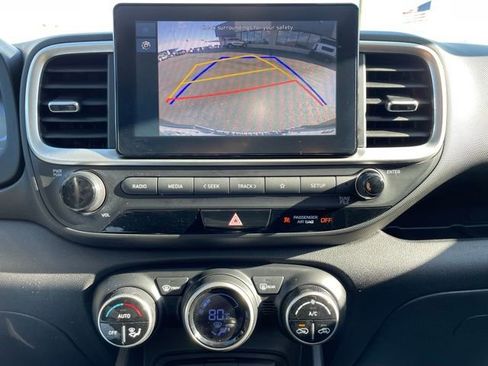 Used 2023 Hyundai Venue SEL image 16