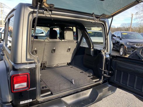 Certified 2025 Jeep Wrangler Sport S image 5