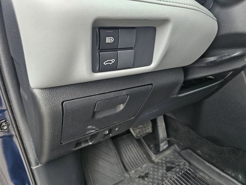 Used 2020 Toyota Highlander XLE image 14