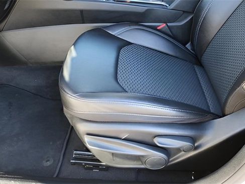 Used 2024 Jeep Compass Latitude image 11