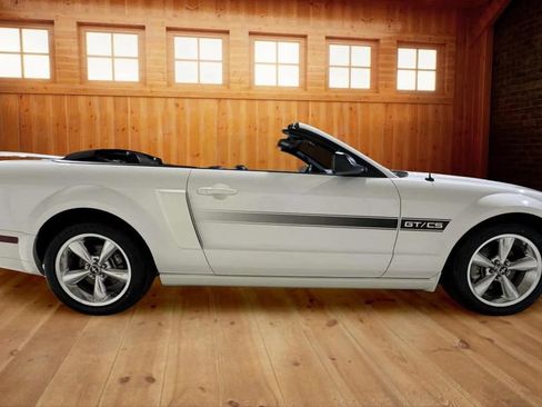 Used 2007 Ford Mustang GT Premium RWD image 2