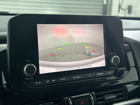 Used 2022 Nissan Pathfinder SV image 22