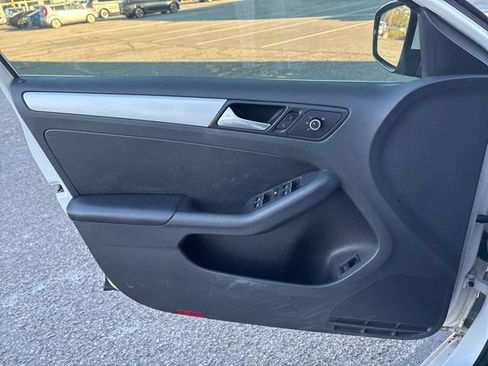 Used 2014 Volkswagen Jetta SE image 18
