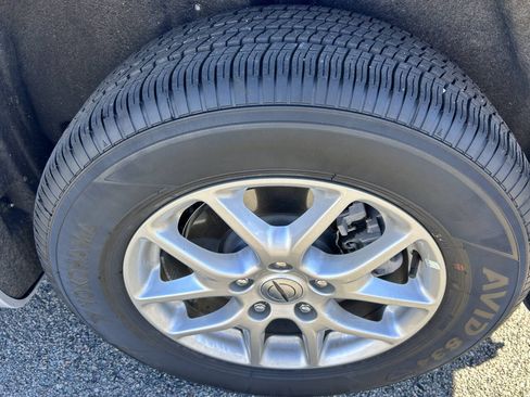 Used 2024 Chrysler Pacifica Touring-L FWD image 24