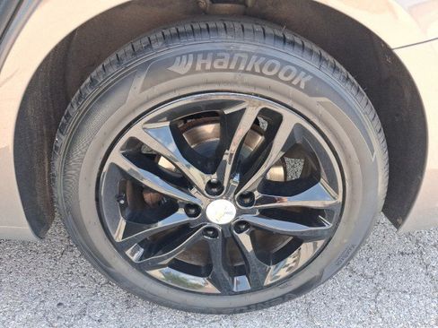 Used 2017 Chevrolet Malibu LT FWD image 22