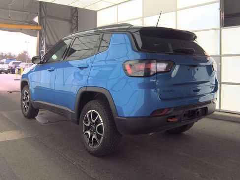 Used 2025 Jeep Compass Trailhawk w/ Trailhawk Elite Group AWD/4WD image 4