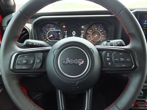 Used 2025 Jeep Wrangler Unlimited Rubicon AWD/4WD image 19