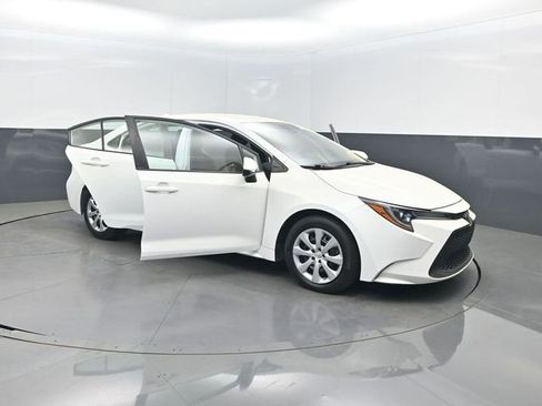 Used 2022 Toyota Corolla LE FWD image 36
