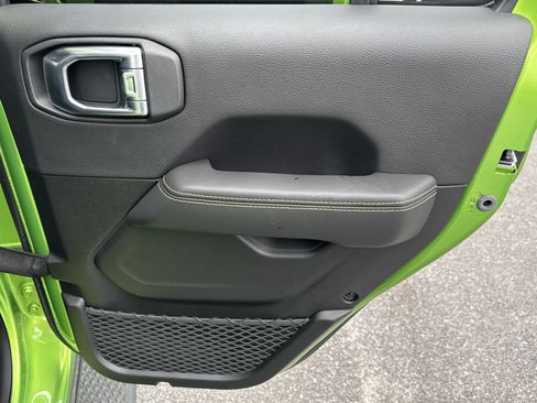 New 2025 Jeep Gladiator Sport image 18