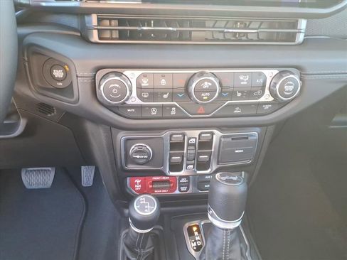 New 2025 Jeep Wrangler Unlimited Rubicon image 18