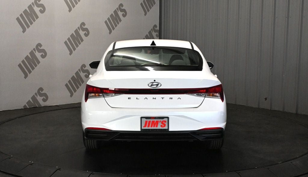 Used 2021 Hyundai Elantra SE FWD image 6