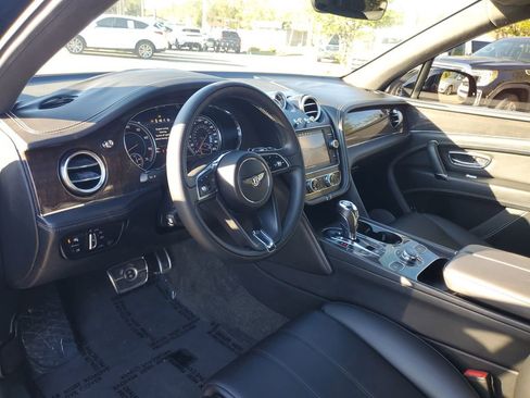 Used 2019 Bentley Bentayga AWD/4WD image 21
