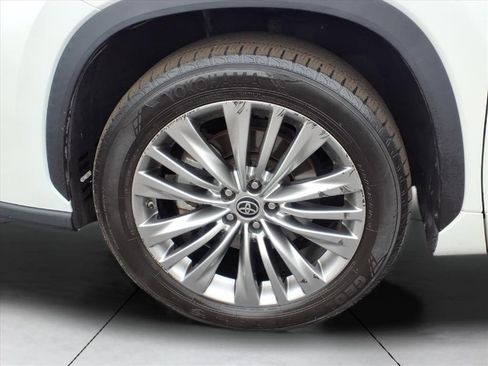 Used 2020 Toyota Highlander Platinum image 20