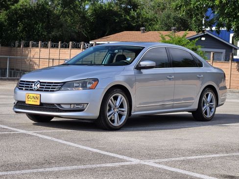 Used 2015 Volkswagen Passat 1.8T SEL Premium FWD image 8