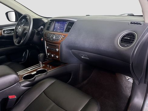 Used 2020 Nissan Pathfinder Platinum FWD image 30