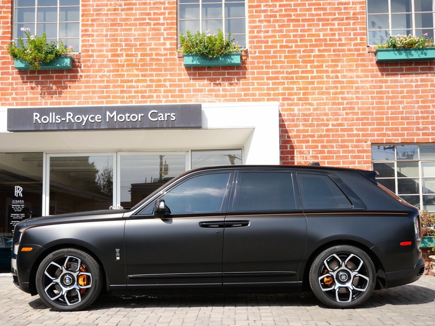 Certified 2023 Rolls-Royce Cullinan Black Badge w/ Dark Exterior Package AWD/4WD image 3