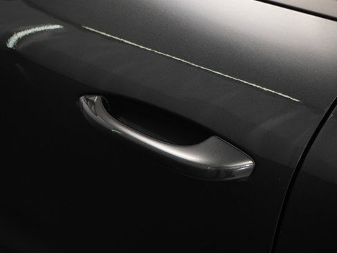 Used 2022 Porsche Macan AWD/4WD image 17