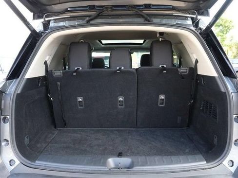 Certified 2025 Nissan Pathfinder SV w/ SV Premium Package FWD image 7