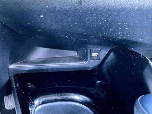 Used 2022 Toyota C-HR XLE image 32