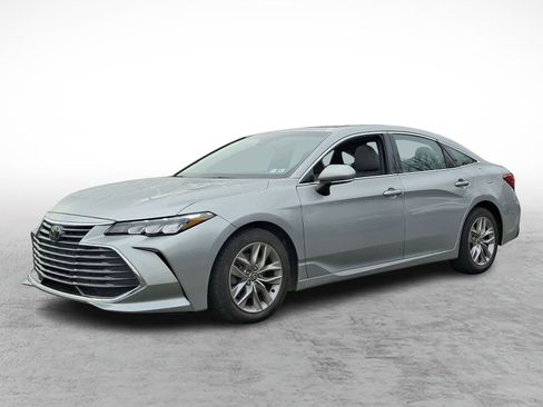 Used 2021 Toyota Avalon XLE image 3