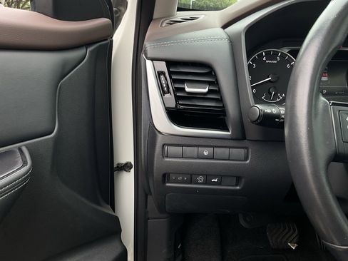 Used 2023 Nissan Rogue SL image 27