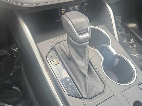 Used 2023 Toyota Highlander XLE FWD image 22