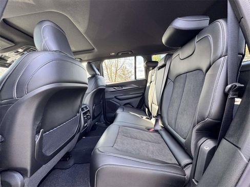 New 2025 Jeep Grand Cherokee Altitude image 15