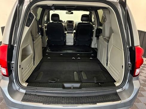 Used 2019 Dodge Grand Caravan SXT w/ Driver Convenience Group FWD image 36