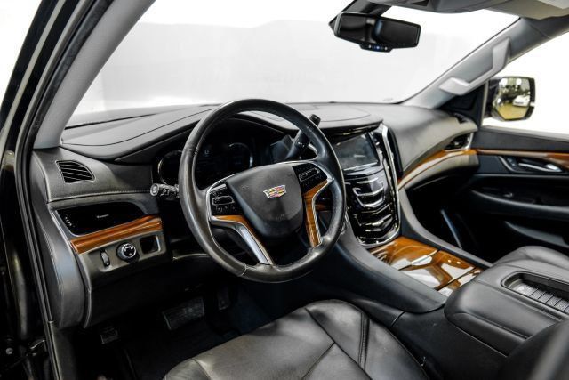 Used 2020 Cadillac Escalade 2WD image 4