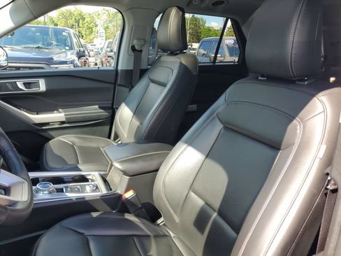 Certified 2023 Ford Explorer XLT w/ Equipment Group 202A AWD/4WD image 5