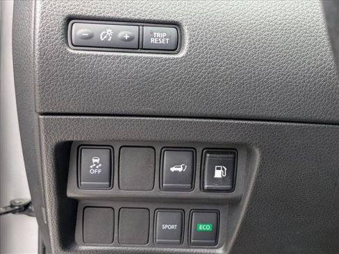 Used 2018 Nissan Rogue SV FWD image 10