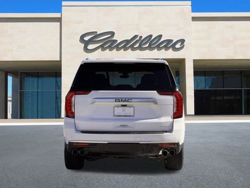 Used 2021 GMC Yukon Denali w/ Denali Premium Package image 4