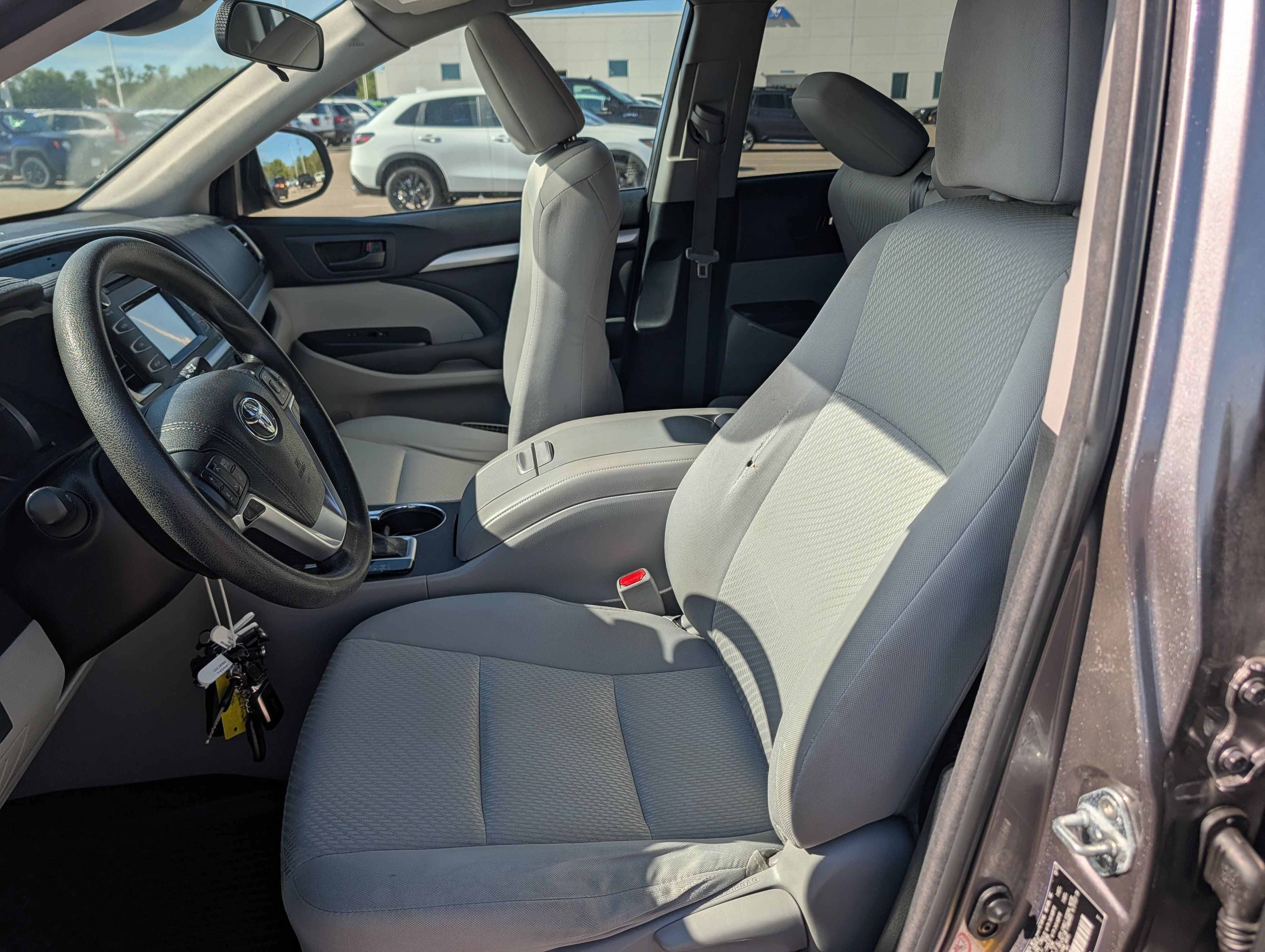 Used 2018 Toyota Highlander LE AWD/4WD image 8