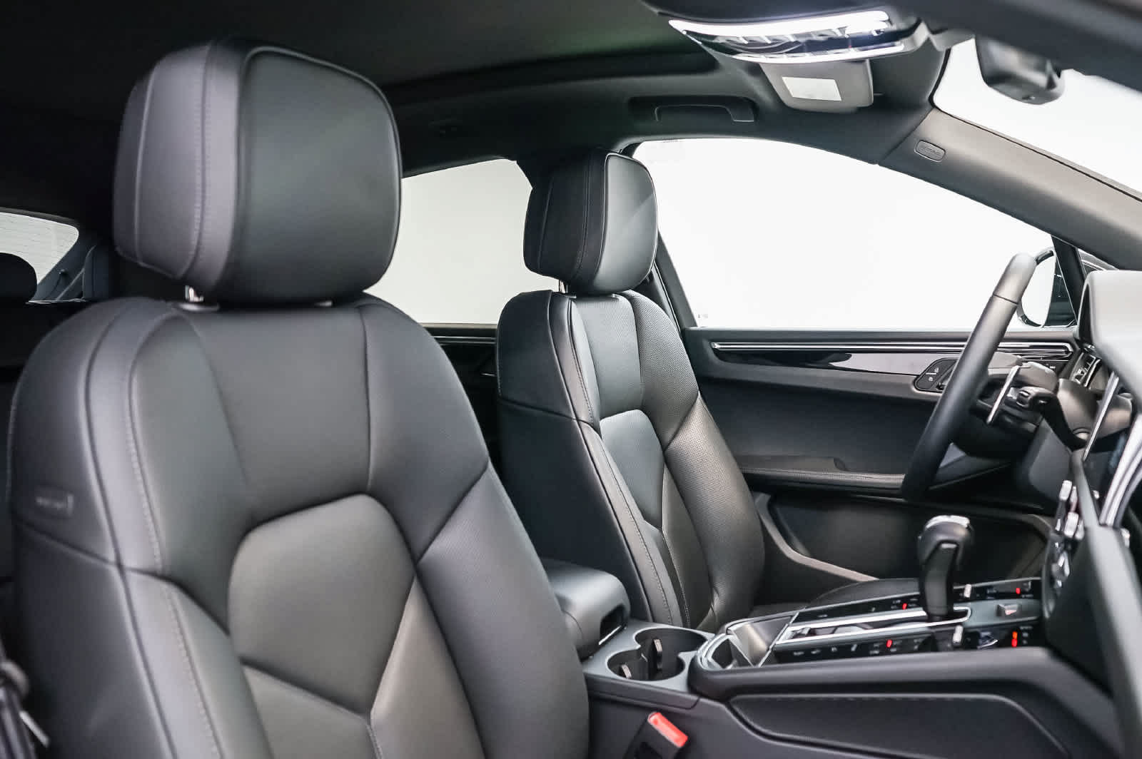 Certified 2026 Porsche Macan AWD/4WD image 22