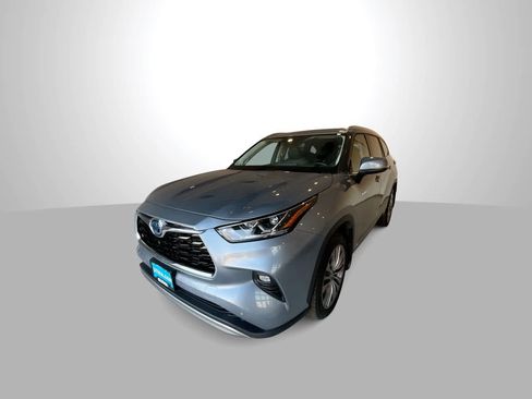 Used 2021 Toyota Highlander Platinum AWD/4WD image 4