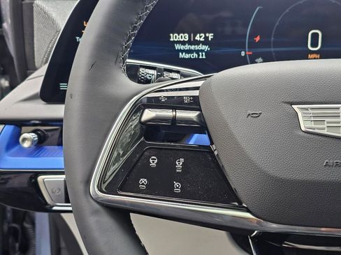 New 2026 Cadillac Optiq Luxury 1 image 31