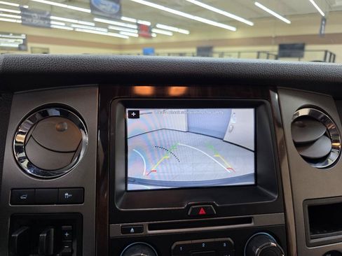 Used 2017 Ford Expedition Platinum RWD image 31