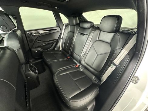 Used 2022 Porsche Macan AWD/4WD image 31