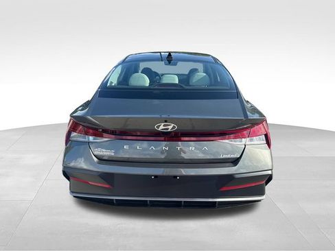 New 2026 Hyundai Elantra Limited FWD image 4