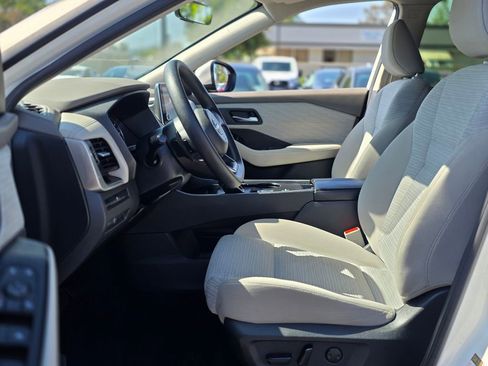 Used 2023 Nissan Rogue SV FWD image 13