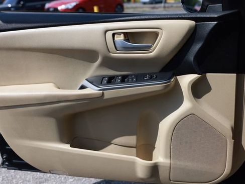 Used 2015 Toyota Camry LE image 43