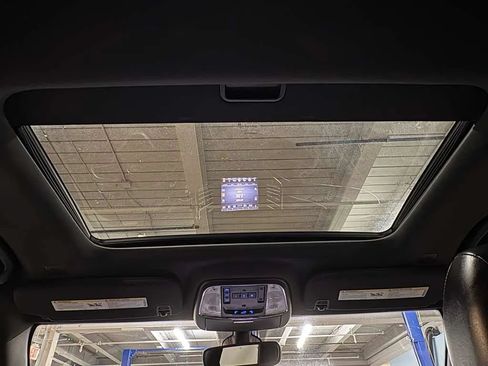 Used 2017 Jeep Grand Cherokee Limited AWD/4WD image 10