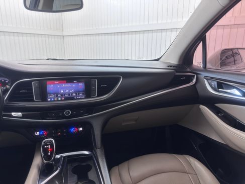 Used 2020 Buick Enclave Essence FWD image 17