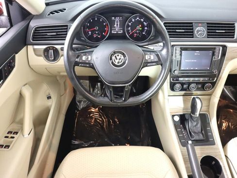 Used 2016 Volkswagen Passat 1.8T SE w/ Lighting Package image 31